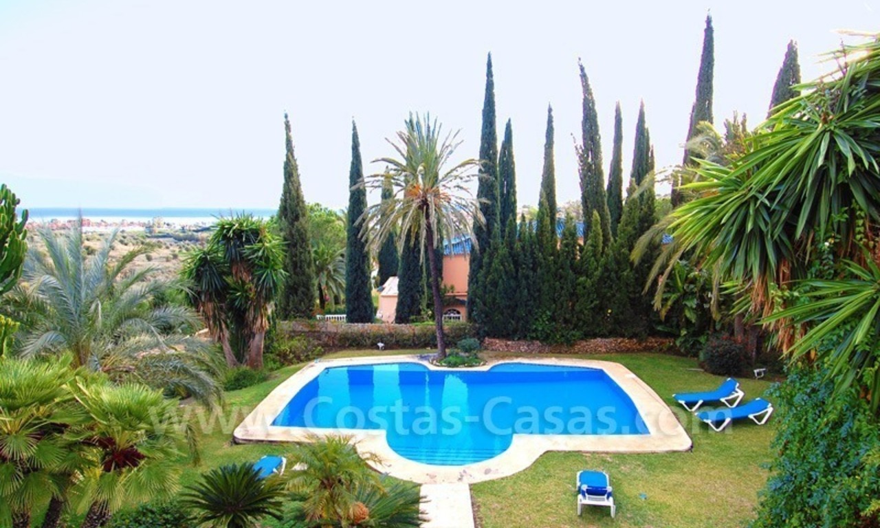 Villa de estilo andaluz en vente en Marbella Estepona 0