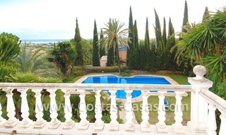 Villa de estilo andaluz en vente en Marbella Estepona 1