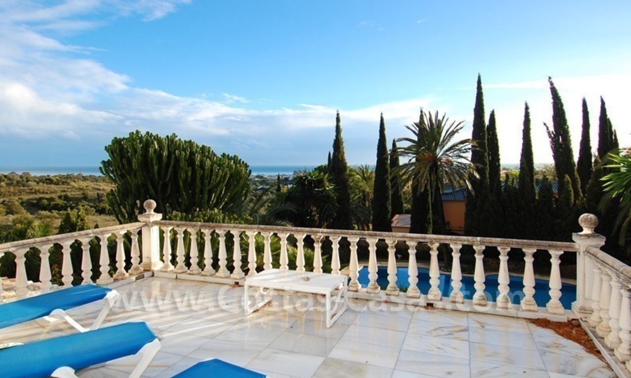 Villa de estilo andaluz en vente en Marbella Estepona 2