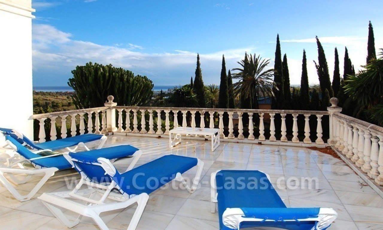 Villa de estilo andaluz en vente en Marbella Estepona 3