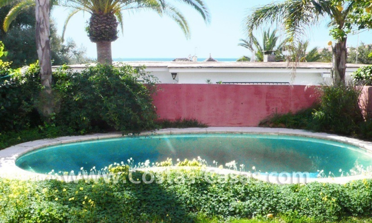 Villa-inversión a la venta en zona de playa en Marbella este 4