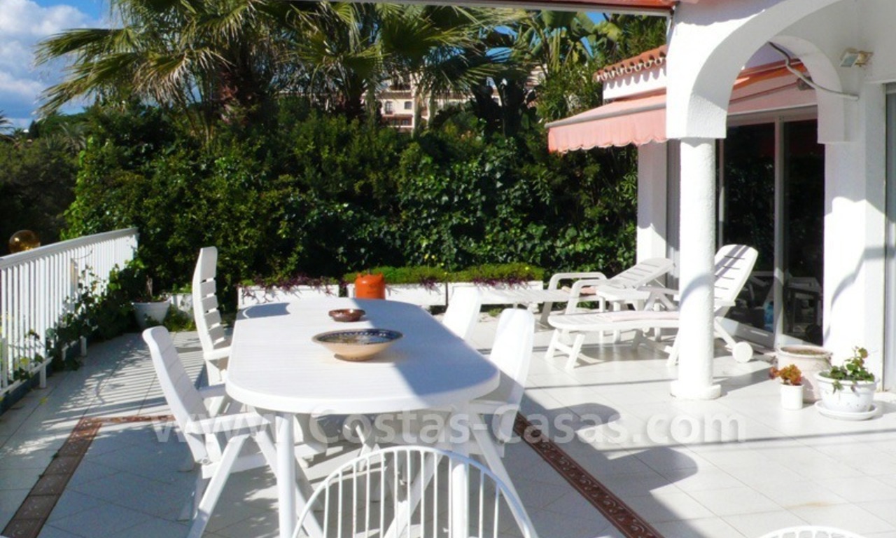 Villa-inversión a la venta en zona de playa en Marbella este 5