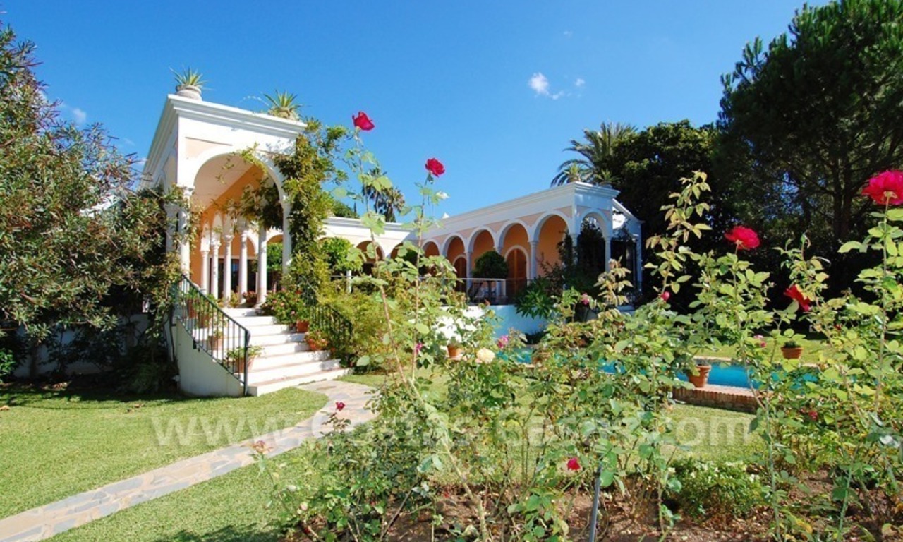 Villa romántica a la venta en la zona norte de la Milla de Oro en Marbella 15