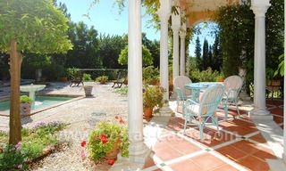 Villa romántica a la venta en la zona norte de la Milla de Oro en Marbella 1