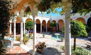 Villa romántica a la venta en la zona norte de la Milla de Oro en Marbella 0