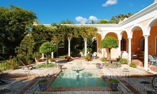 Villa romántica a la venta en la zona norte de la Milla de Oro en Marbella 6