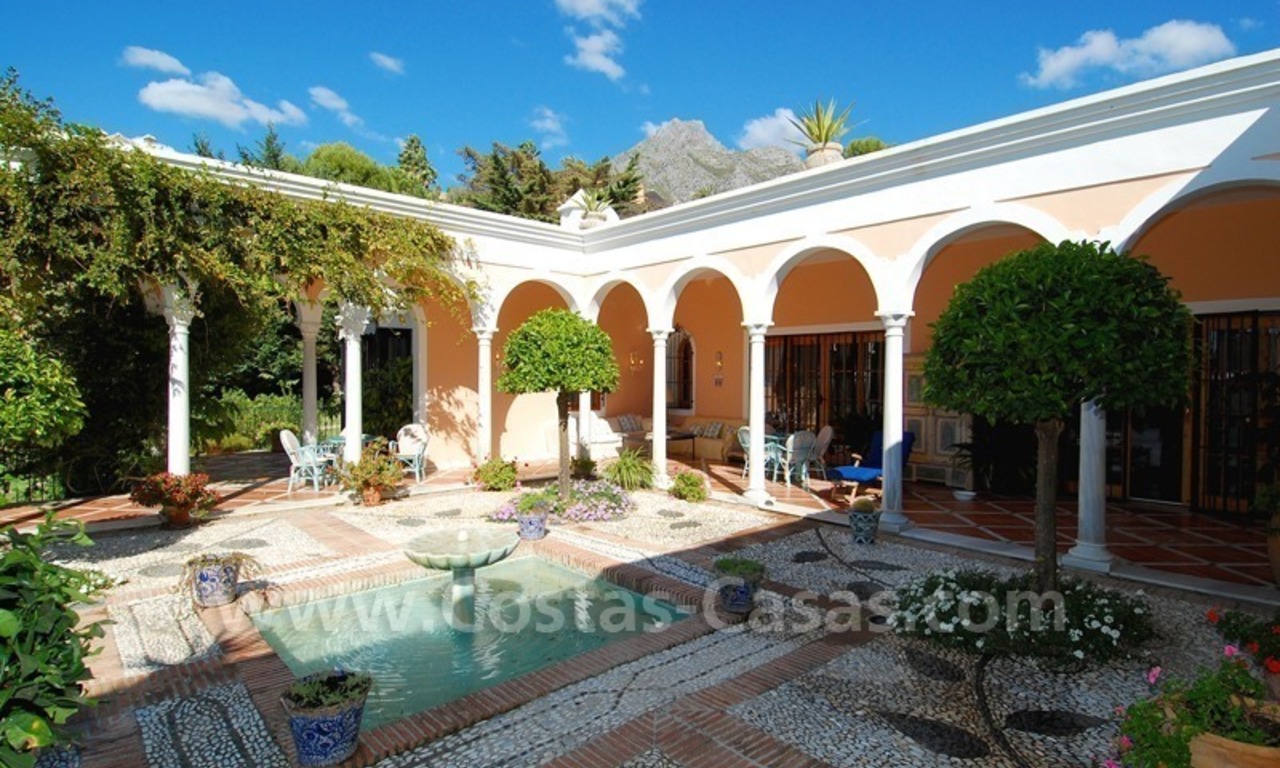 Villa romántica a la venta en la zona norte de la Milla de Oro en Marbella 7