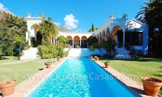 Villa romántica a la venta en la zona norte de la Milla de Oro en Marbella 12