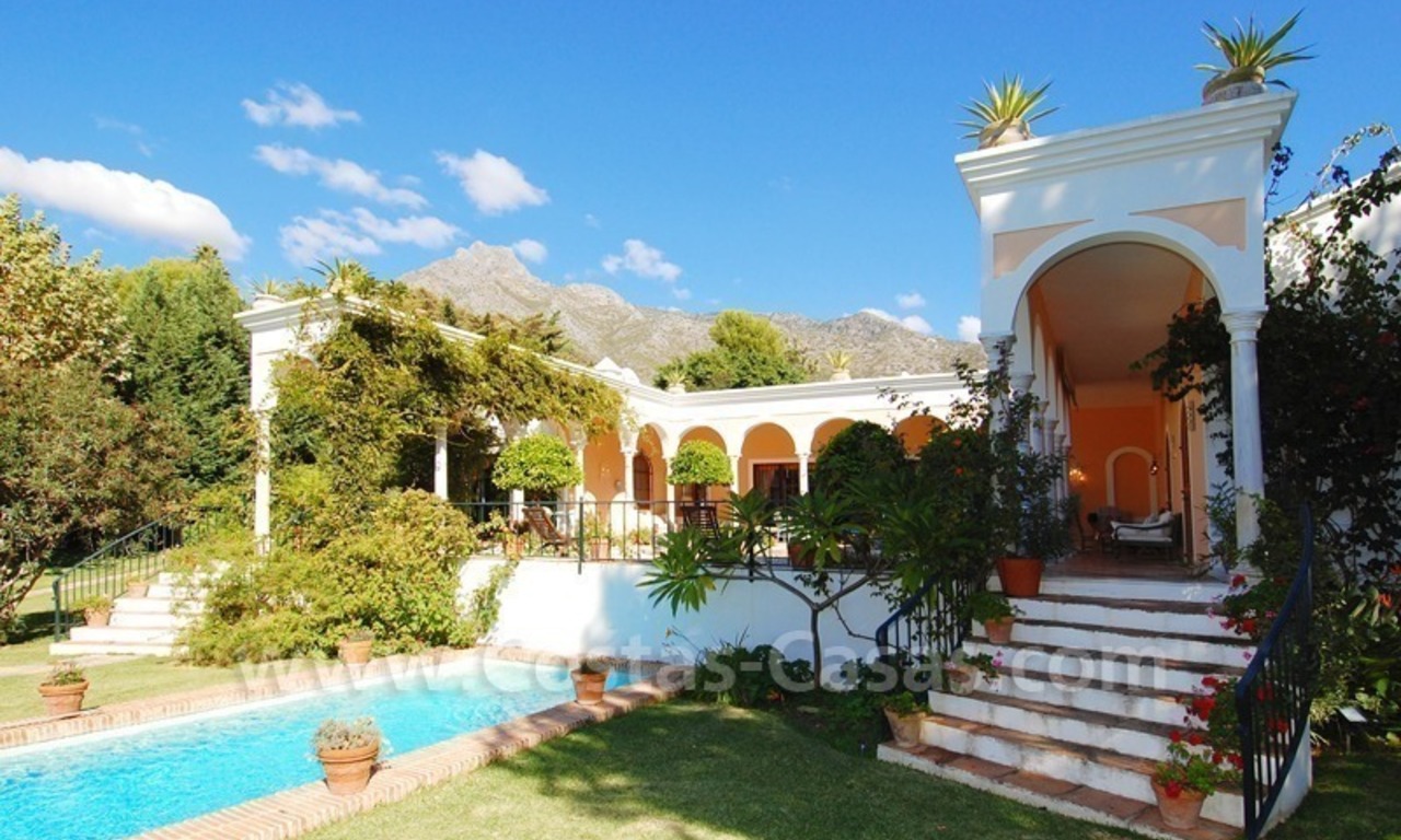 Villa romántica a la venta en la zona norte de la Milla de Oro en Marbella 10
