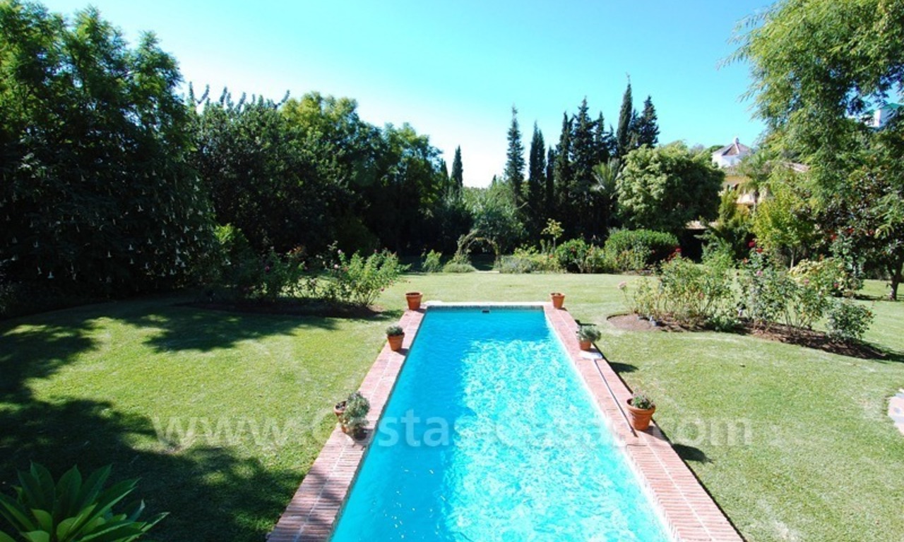 Villa romántica a la venta en la zona norte de la Milla de Oro en Marbella 14