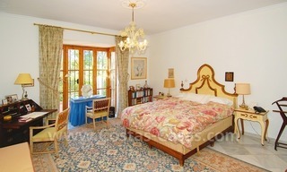 Villa romántica a la venta en la zona norte de la Milla de Oro en Marbella 29