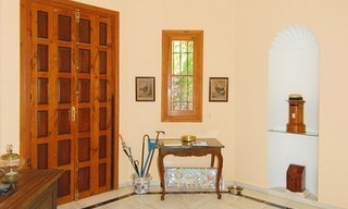 Villa romántica a la venta en la zona norte de la Milla de Oro en Marbella 20