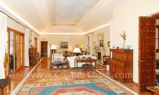 Villa romántica a la venta en la zona norte de la Milla de Oro en Marbella 21