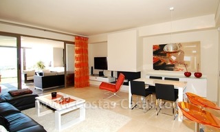 Ganga! Apartamento de estilo moderno a la venta, complejo de golf, Marbella – Benahavis 16