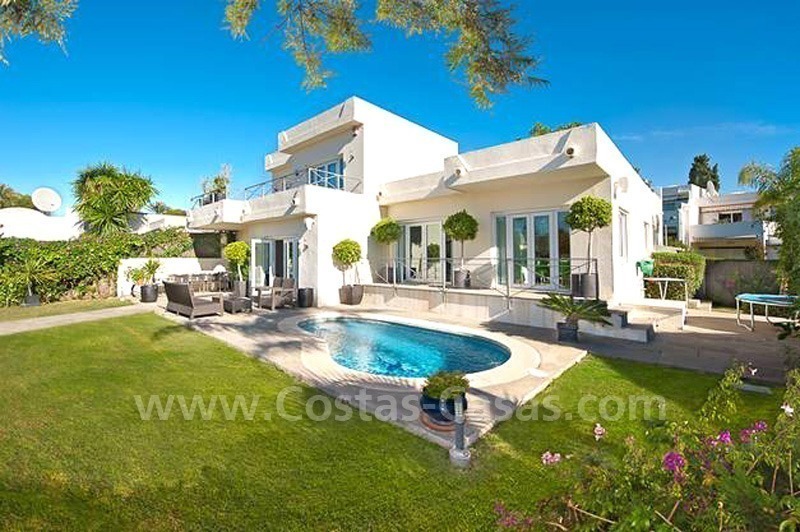 Villa de estilo contemporáneo a la venta en Nueva Andalucía – Marbella 