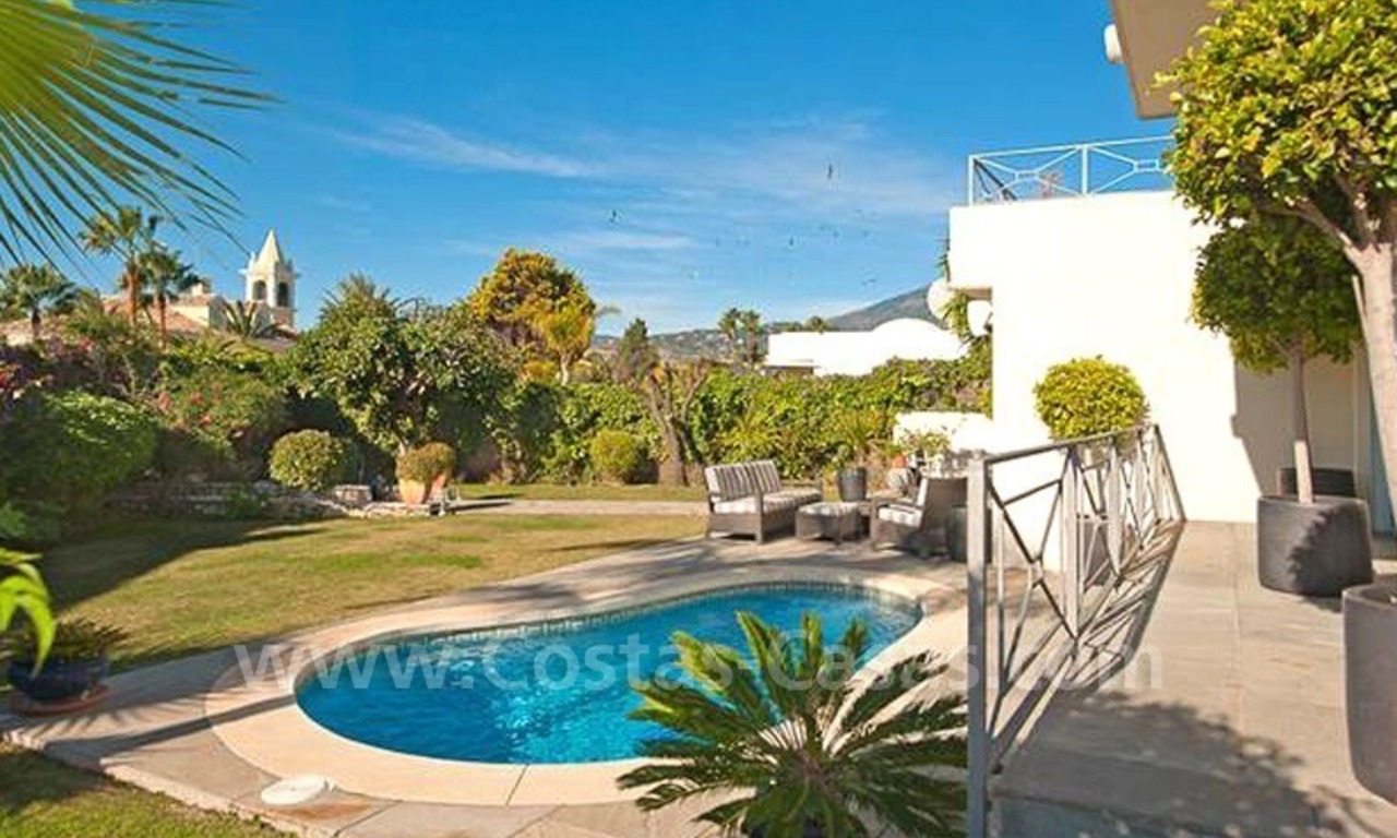 Villa de estilo contemporáneo a la venta en Nueva Andalucía – Marbella 2