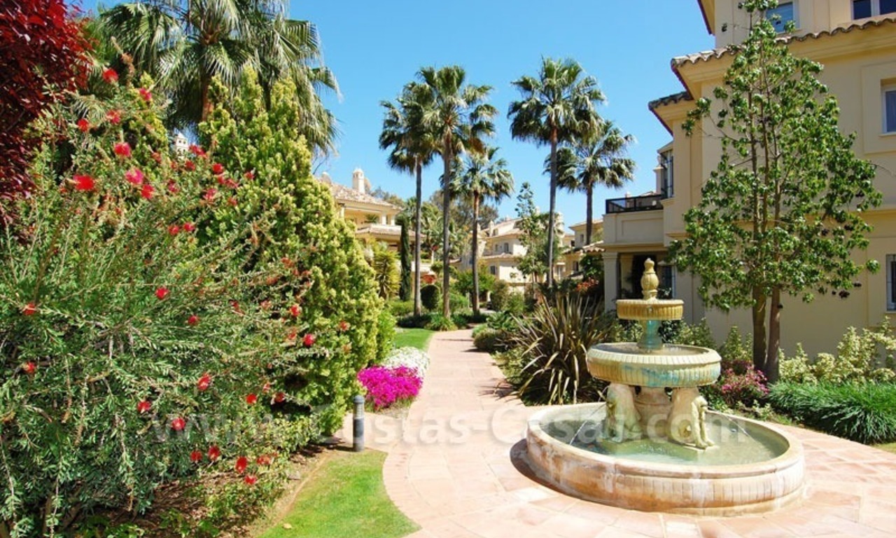 Apartamento de lujo espacioso a la venta en Nueva Andalucía, Marbella 24
