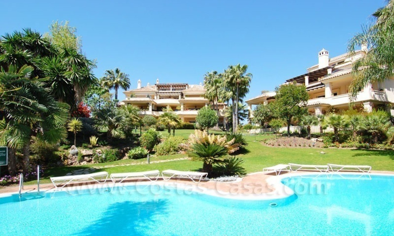 Apartamento de lujo espacioso a la venta en Nueva Andalucía, Marbella 25
