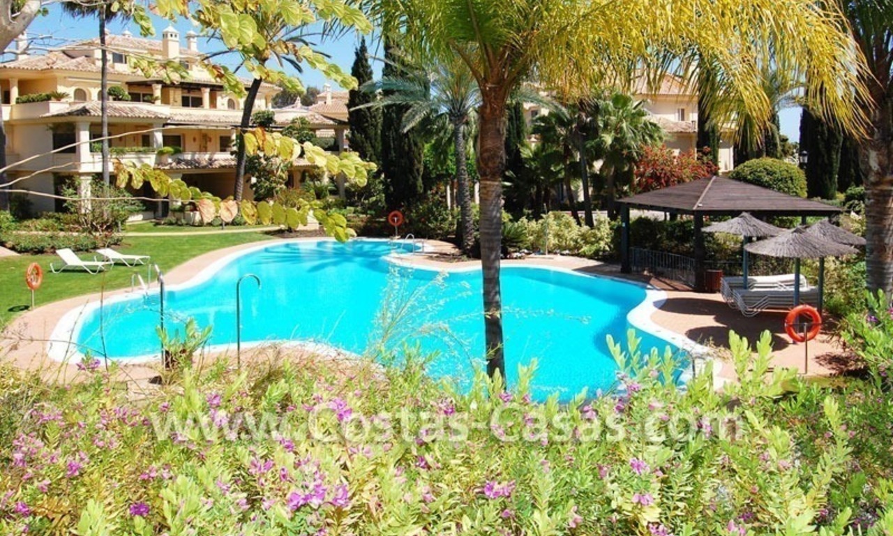 Apartamento de lujo espacioso a la venta en Nueva Andalucía, Marbella 4