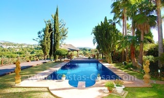 Villa en primera línea de golf en venta en Marbella, cerca de la playa 9