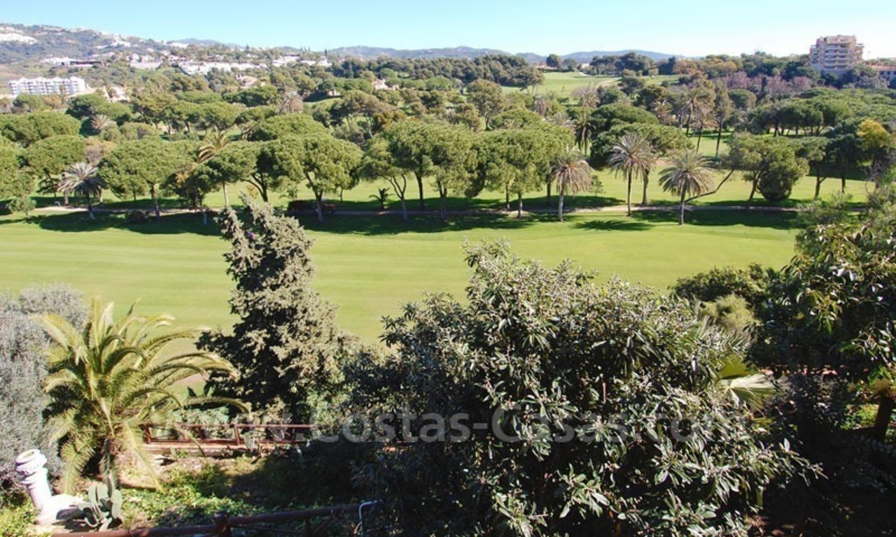 Villa en primera línea de golf en venta en Marbella, cerca de la playa 1