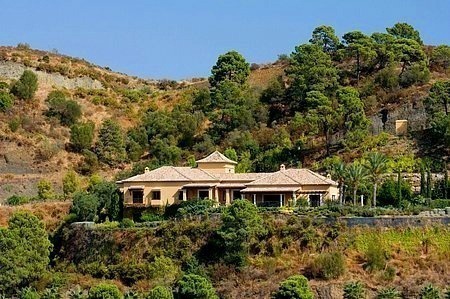 Villa de lujo a la venta en el complejo de golf en Marbella - Benahavis