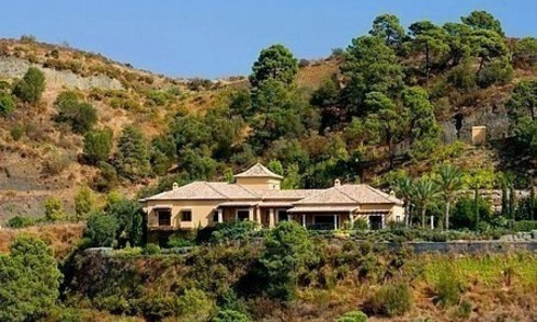 Villa de lujo a la venta en el complejo de golf en Marbella - Benahavis 