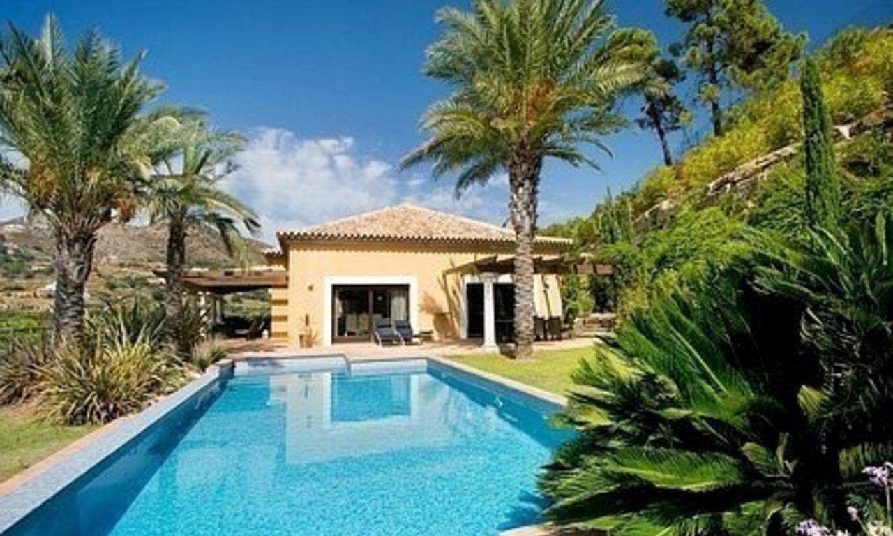 Villa de lujo a la venta en el complejo de golf en Marbella - Benahavis 1