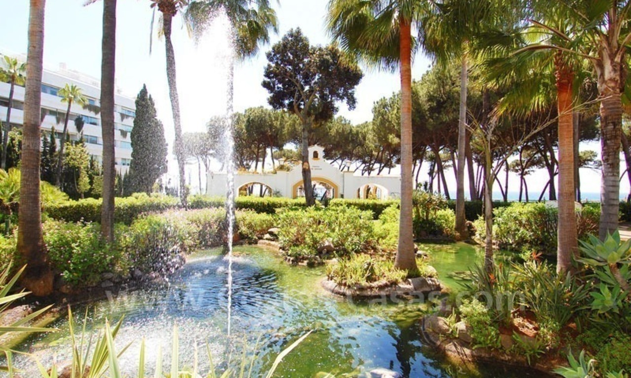 Apartamento espacioso a la venta en complejo situado en primera línea de playa en Marbella en la Milla de Oro 10