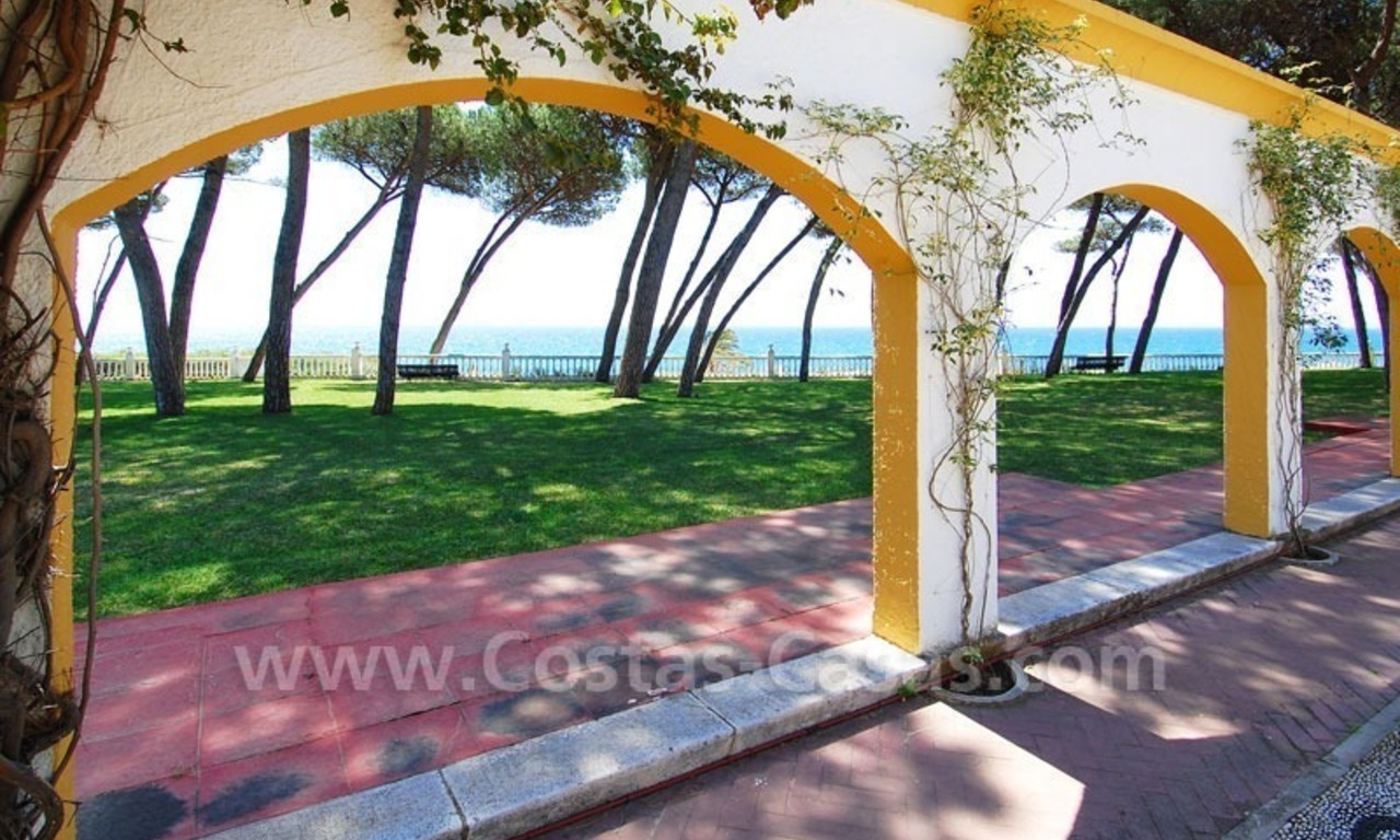 Apartamento espacioso a la venta en complejo situado en primera línea de playa en Marbella en la Milla de Oro 6