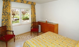 Apartamento espacioso a la venta en complejo situado en primera línea de playa en Marbella en la Milla de Oro 26