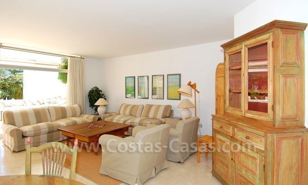 Apartamento espacioso a la venta en complejo situado en primera línea de playa en Marbella en la Milla de Oro 23