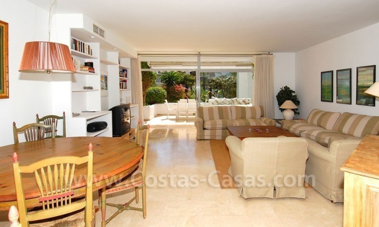 Apartamento espacioso a la venta en complejo situado en primera línea de playa en Marbella en la Milla de Oro 22