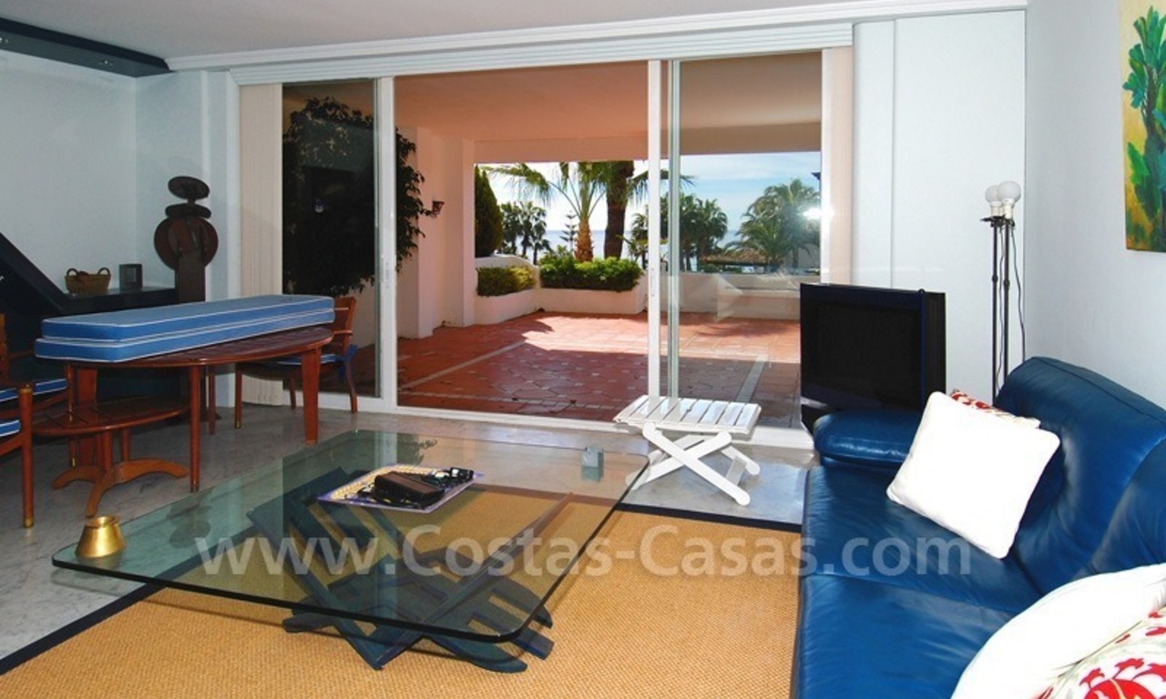 Espacioso apartamento de lujo a la venta en un complejo situado en primera línea de playa en la Milla de Oro – Marbella 8