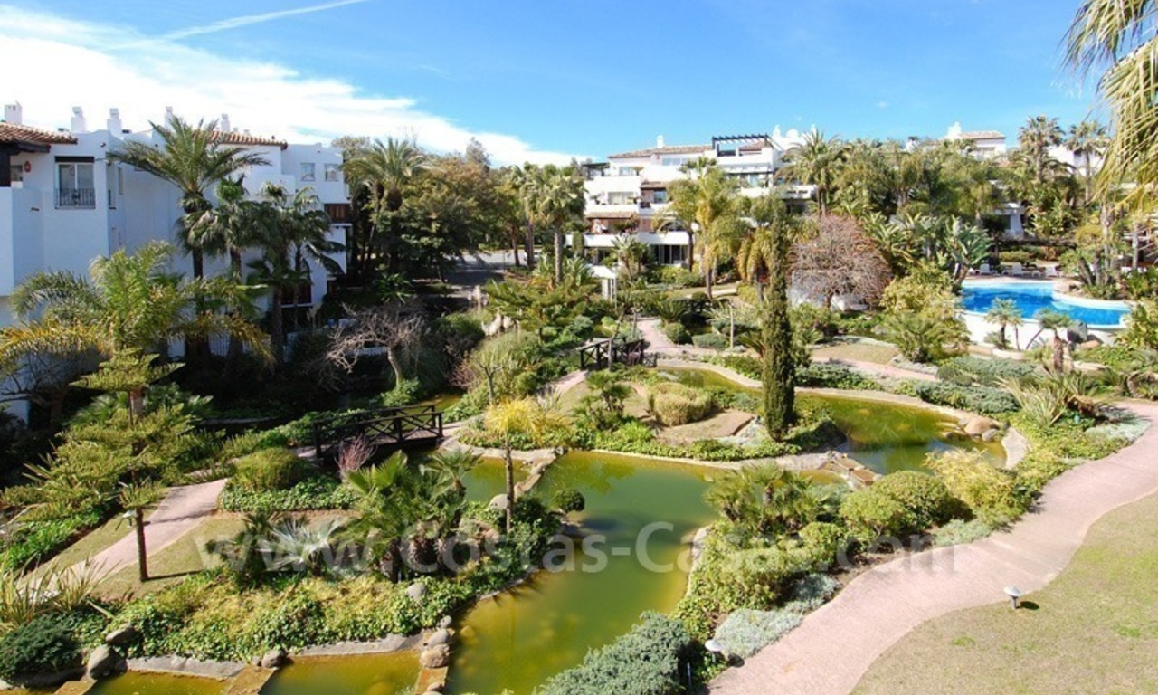 Espacioso apartamento de lujo a la venta en un complejo situado en primera línea de playa en la Milla de Oro – Marbella 3