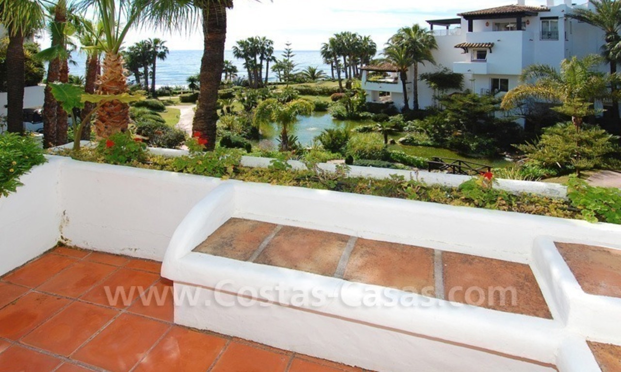Espacioso apartamento de lujo a la venta en un complejo situado en primera línea de playa en la Milla de Oro – Marbella 5