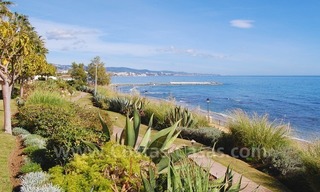 Espacioso apartamento de lujo a la venta en un complejo situado en primera línea de playa en la Milla de Oro – Marbella 10