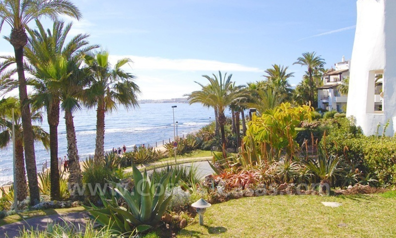 Espacioso apartamento de lujo a la venta en un complejo situado en primera línea de playa en la Milla de Oro – Marbella 11