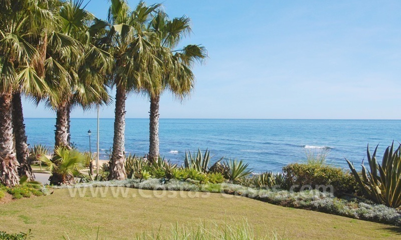 Espacioso apartamento de lujo a la venta en un complejo situado en primera línea de playa en la Milla de Oro – Marbella 14