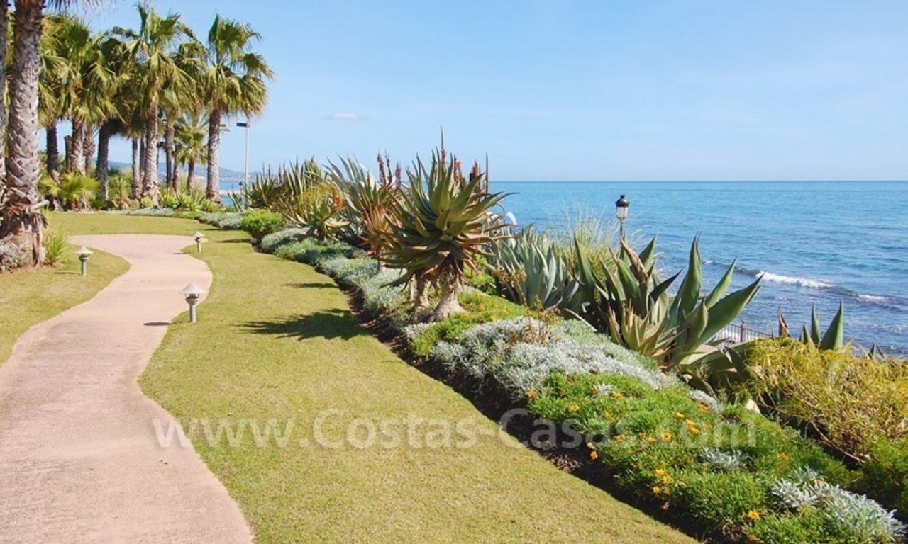 Espacioso apartamento de lujo a la venta en un complejo situado en primera línea de playa en la Milla de Oro – Marbella 17