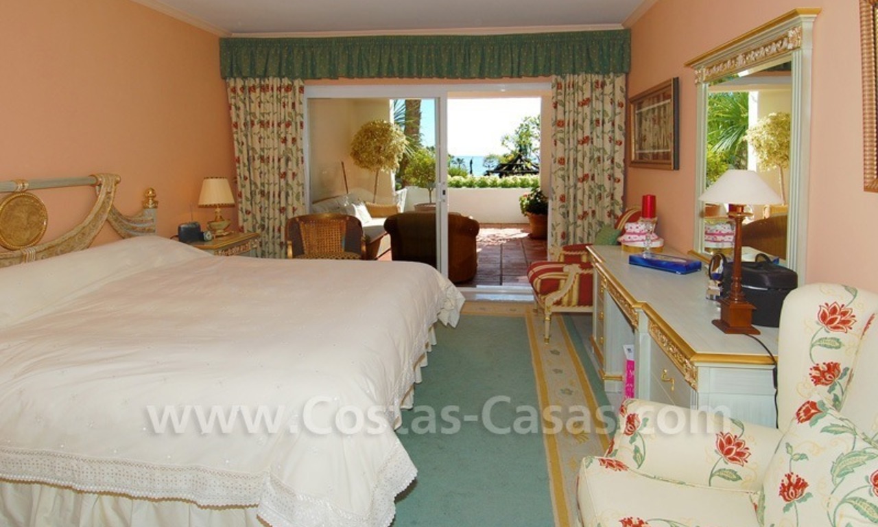 Espacioso apartamento de lujo para comprar en un complejo situado en primera línea de playa en la Milla de Oro – Marbella 10