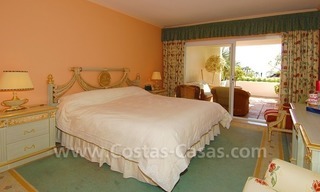Espacioso apartamento de lujo para comprar en un complejo situado en primera línea de playa en la Milla de Oro – Marbella 11