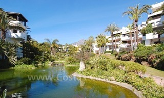 Espacioso apartamento de lujo para comprar en un complejo situado en primera línea de playa en la Milla de Oro – Marbella 19