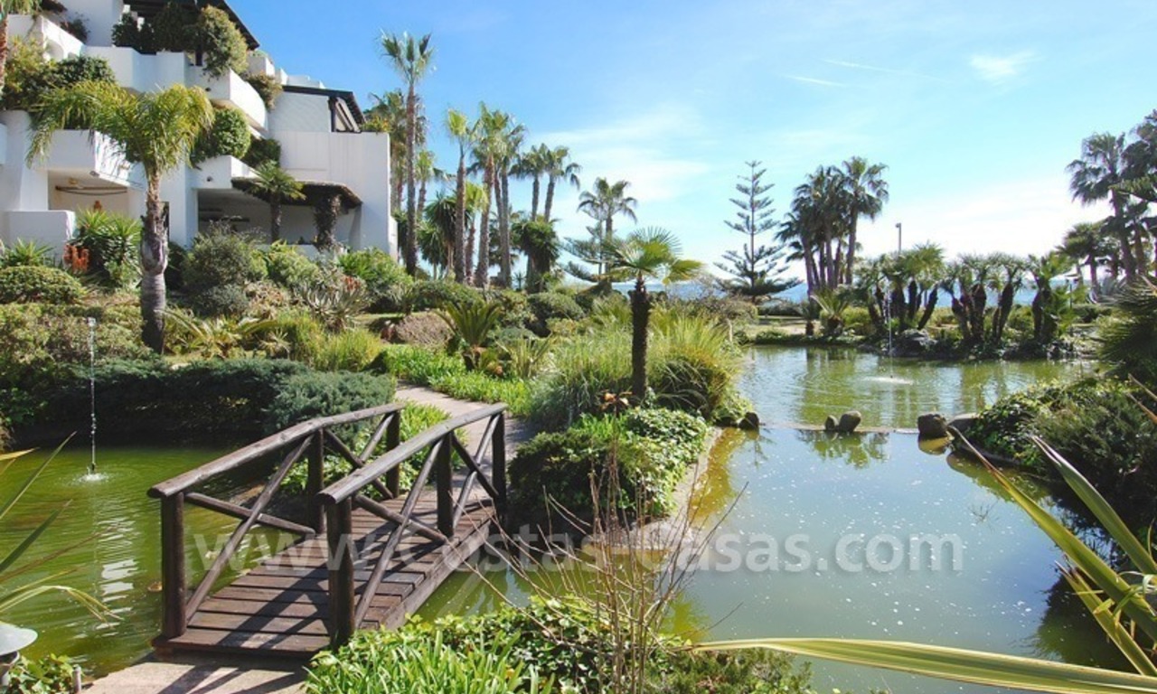 Espacioso apartamento de lujo para comprar en un complejo situado en primera línea de playa en la Milla de Oro – Marbella 21