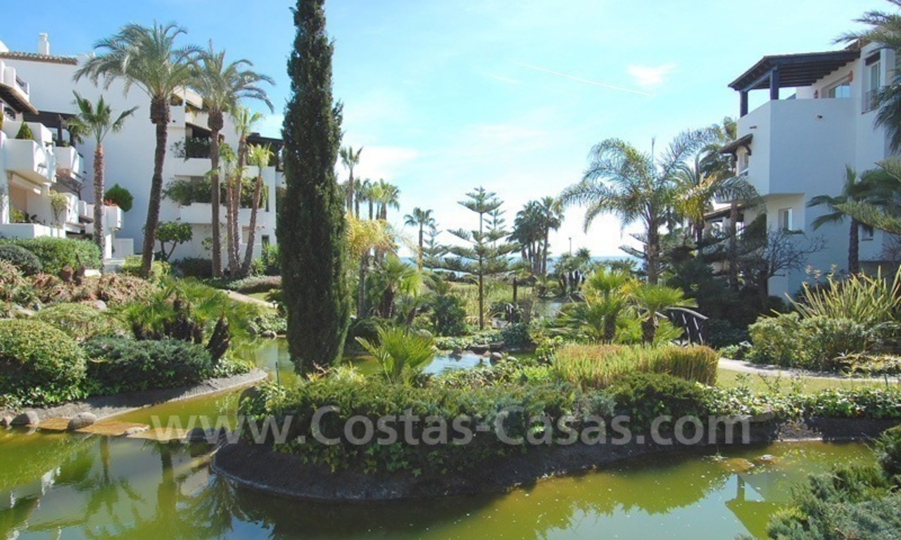 Espacioso apartamento de lujo para comprar en un complejo situado en primera línea de playa en la Milla de Oro – Marbella 23