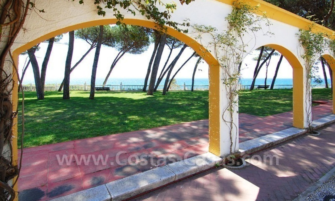 Ático duplex para comprar en complejo situado en primera línea de playa en Marbella en la Milla de Oro 5