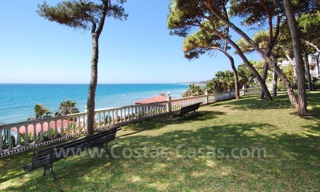 Ático duplex para comprar en complejo situado en primera línea de playa en Marbella en la Milla de Oro 2