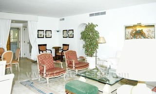 Ático duplex para comprar en complejo situado en primera línea de playa en Marbella en la Milla de Oro 22