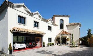 Estupenda villa contemporánea a la venta en primera línea de golf en la zona de Benahavis – Marbella. 8