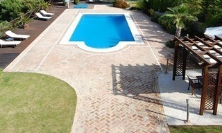 Estupenda villa contemporánea a la venta en primera línea de golf en la zona de Benahavis – Marbella. 28